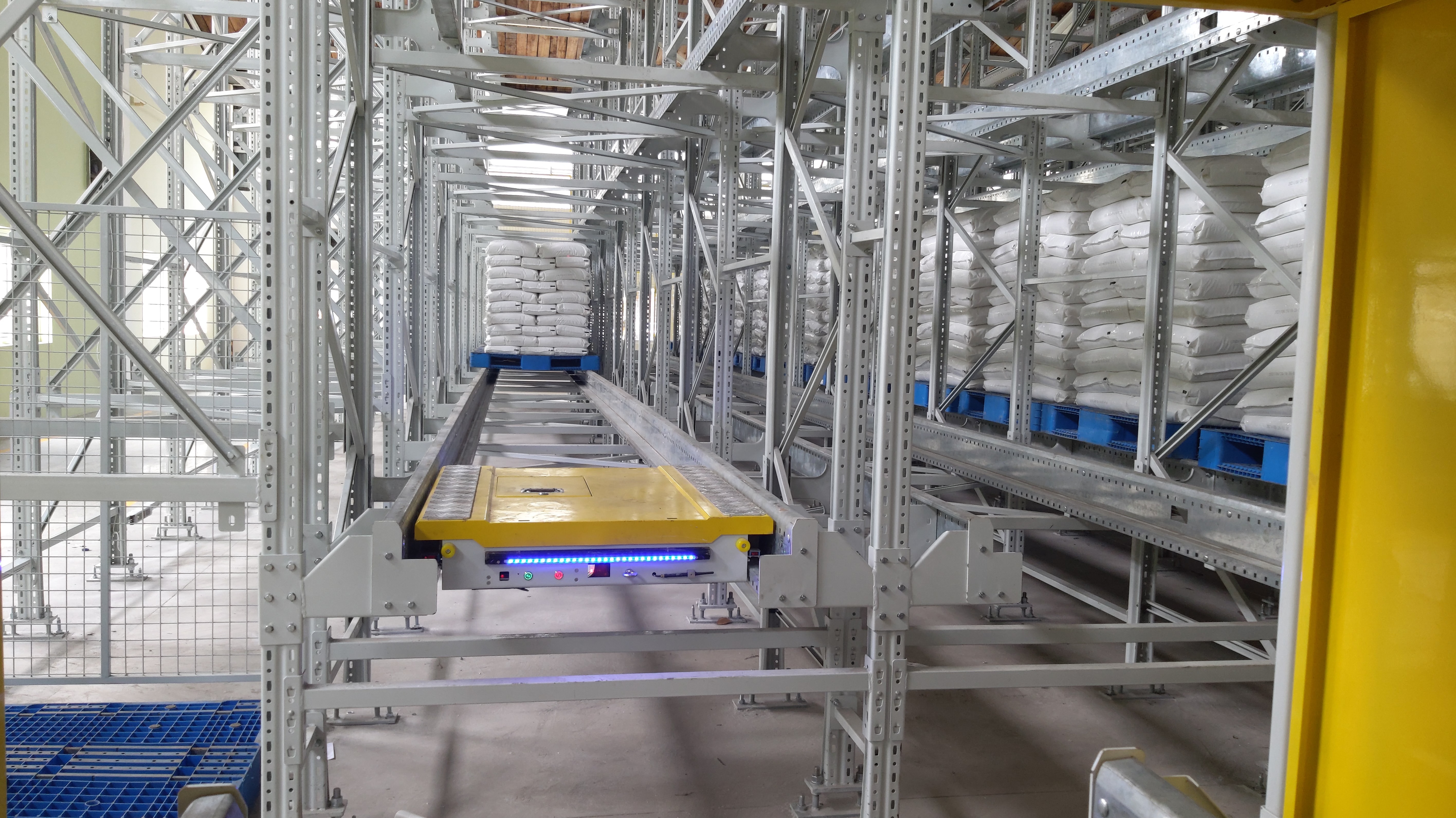 穿梭車在冷庫與普通倉庫應用的差異解析