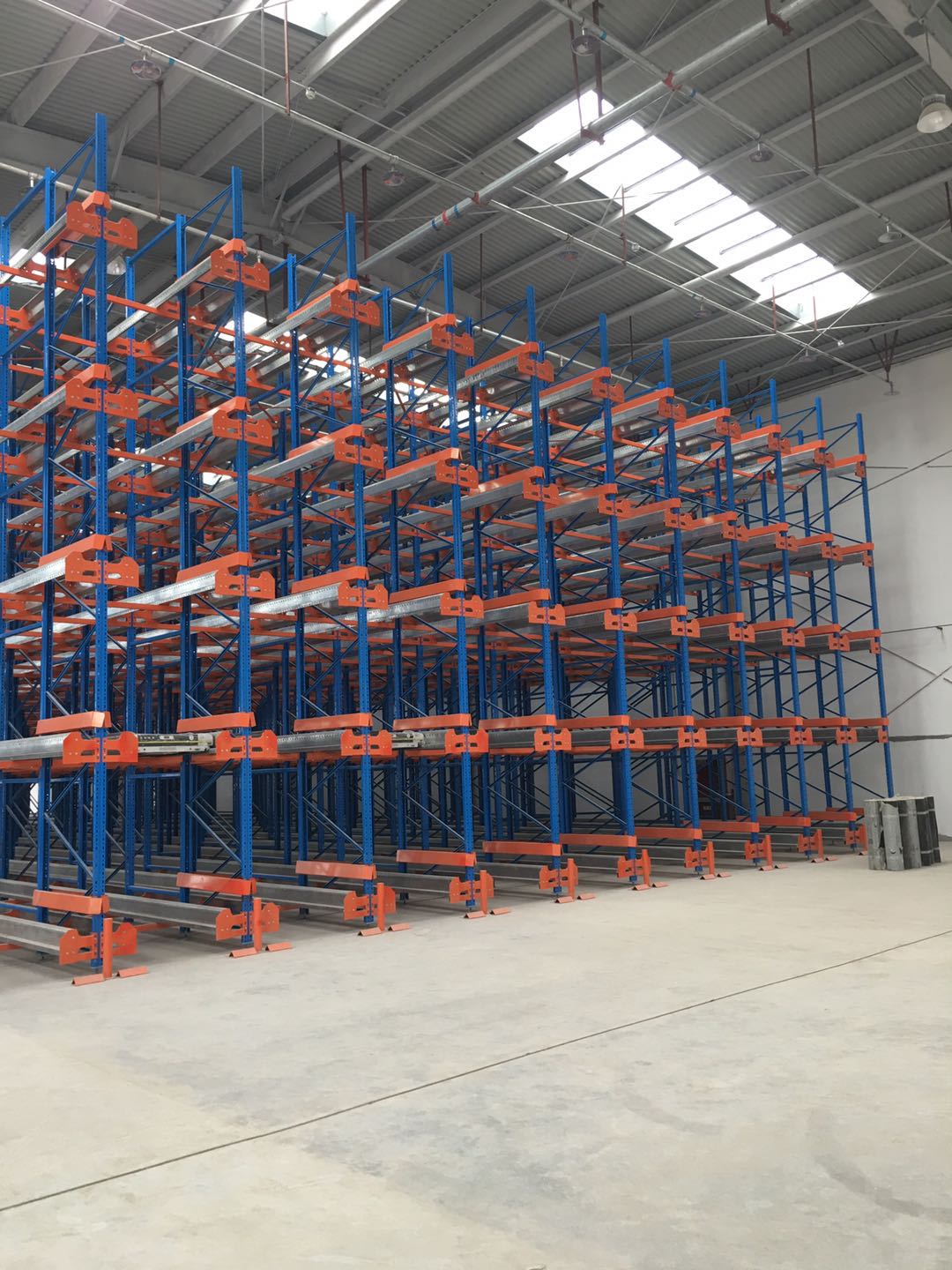 穿梭貨架如何讓你的倉庫空間利用率提升