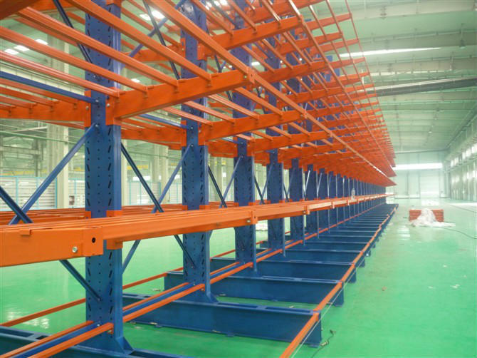 懸臂貨架：為什么它是長(zhǎng)物料存儲(chǔ)的必然選擇？