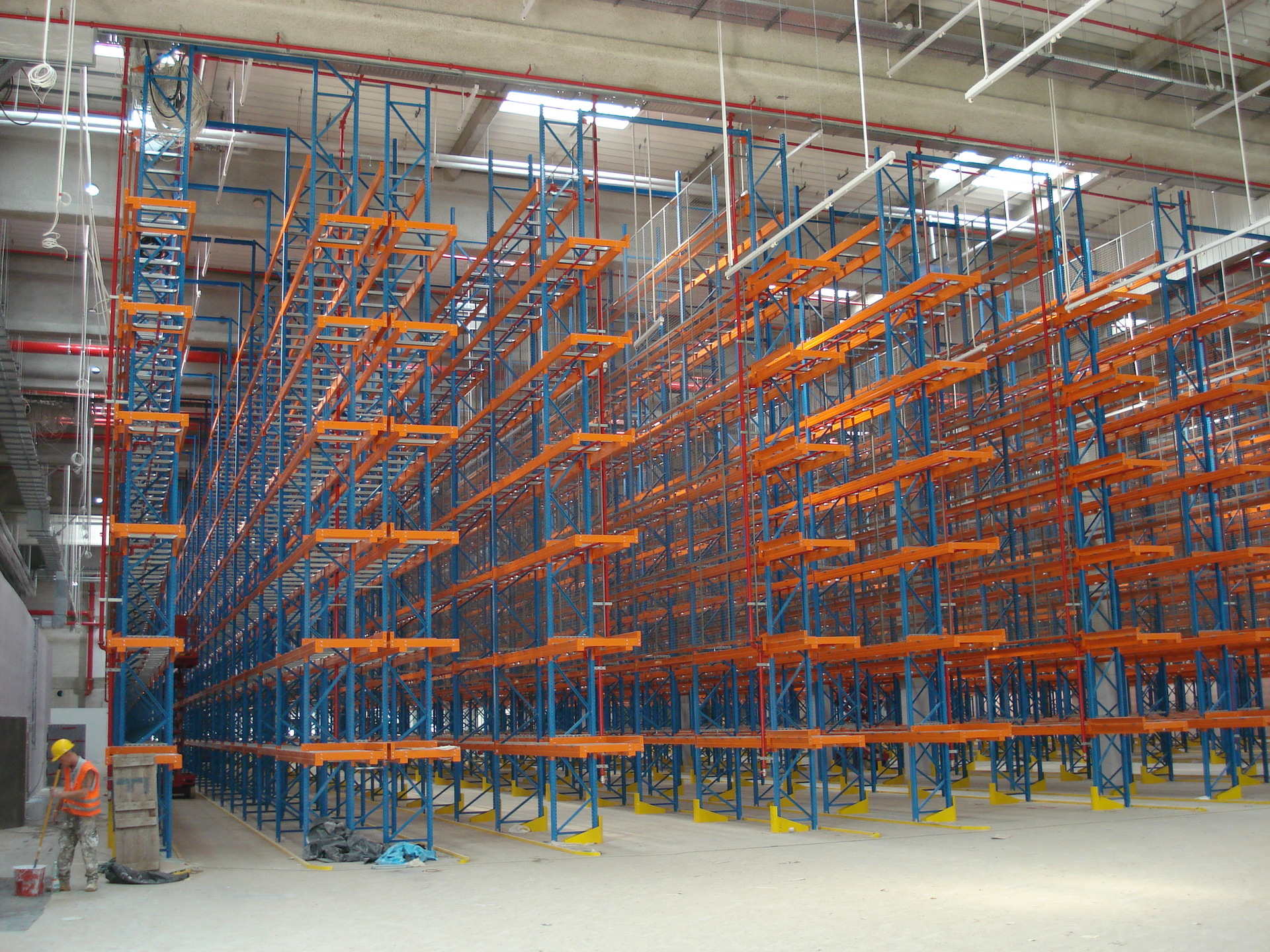 智能倉儲解決方案：科學貨架設計，全面提升空間利用率